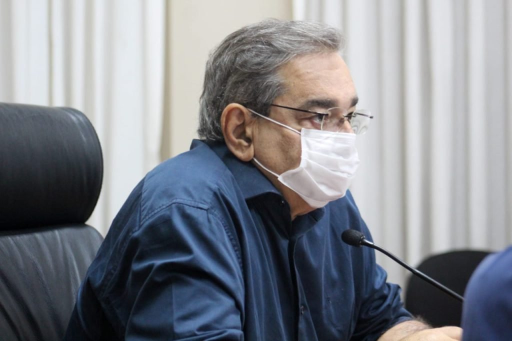 Decreto assegura acesso da população ao comércio e suspende eventos, shows e festas em Natal