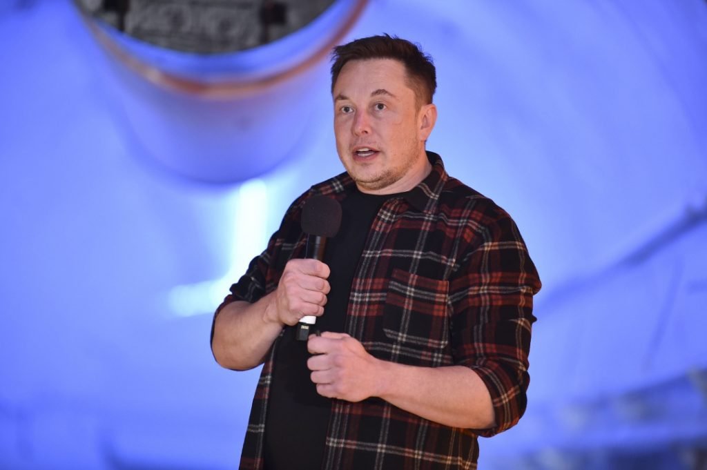 Existe ‘100% de chance de extinção’ a menos que os humanos se mudem para outros planetas, diz Musk