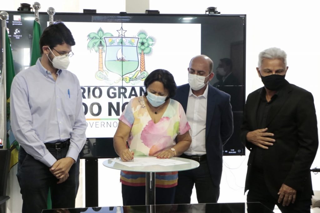 Governadora assina ordem de serviço para obras na Barragem Oiticica