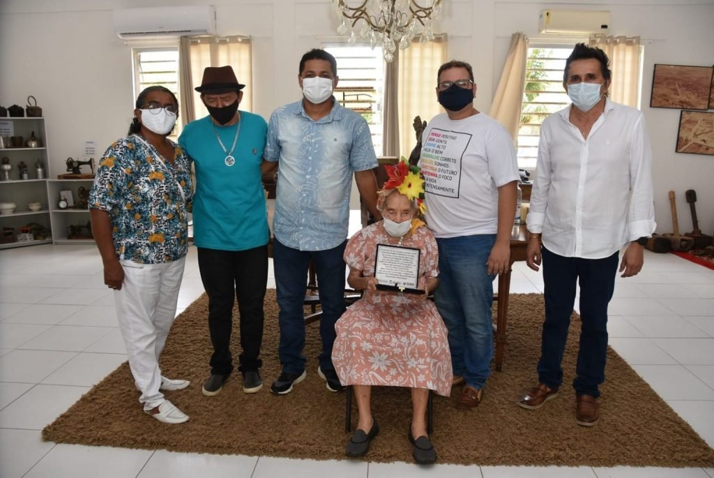 Prefeitura de SGA homenageia Dona Chiquinha Ferreira