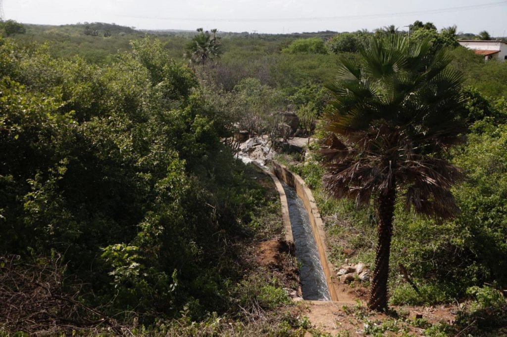 Governo atende demanda social de 58 anos e entrega comportas do Pataxó