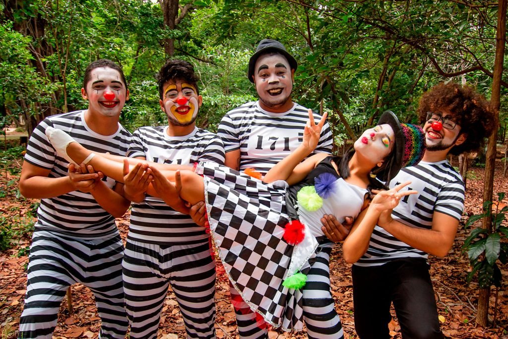 Bosque Encena traz neste domingo (27) o espetáculo Roubando Sorrisos