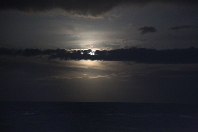 A timidez da lua cheia