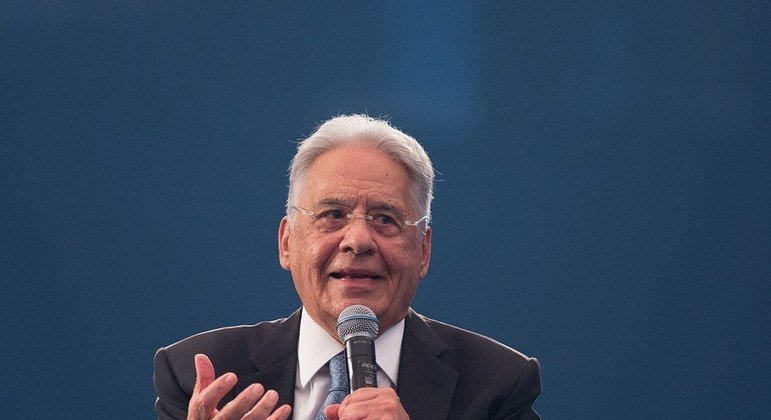 Ex-presidente FHC vai passar por cirurgia após fraturar o fêmur