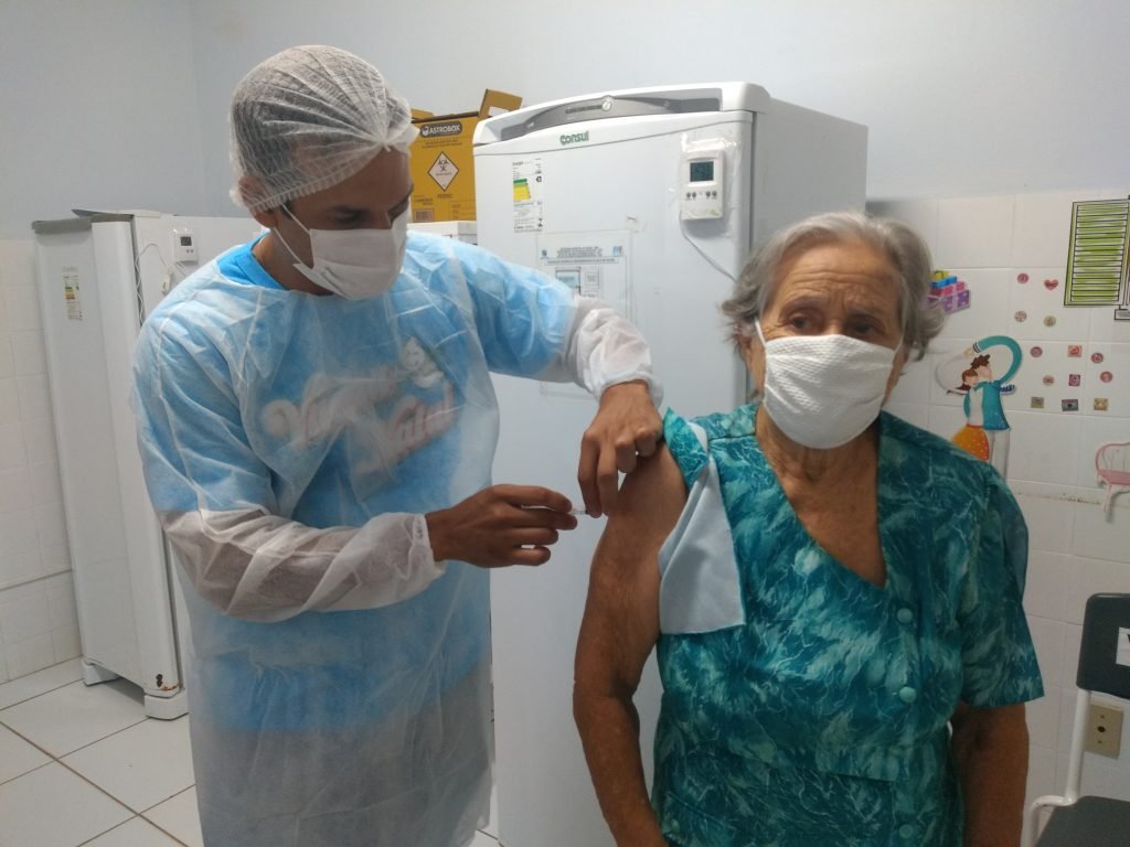 77% dos brasileiros defendem a exigência da vacinação em escolas e faculdades