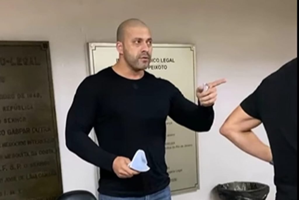 Alexandre de Moraes multa Daniel Silveira em R$ 405 mil