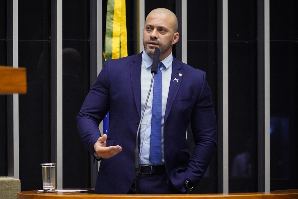 AGU defende perdão presidencial ao deputado Daniel Silveira