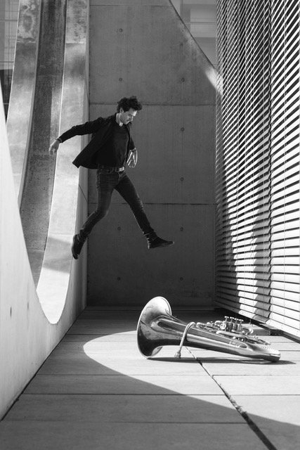 Solista Thomas Leleu é convidado do Projeto Movimento Sinfônico em concerto com a OSRN no Teatro Riachuelo