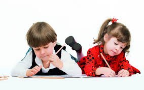 Meninas melhoram desempenho em matemática e se igualam a meninos