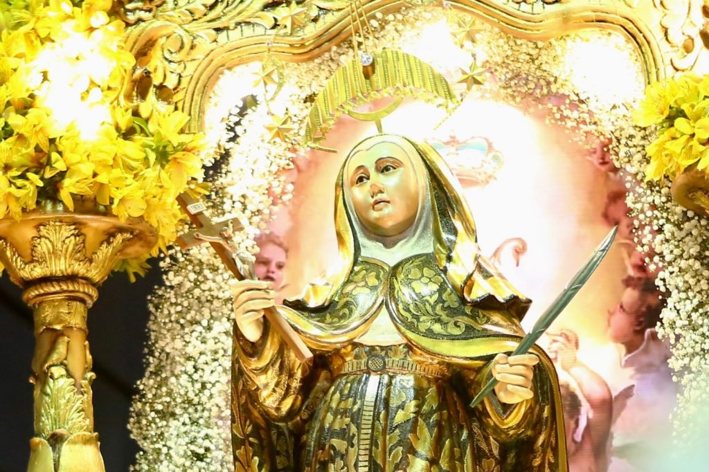 Governadora participa de procissão da padroeira de Santa Cruz