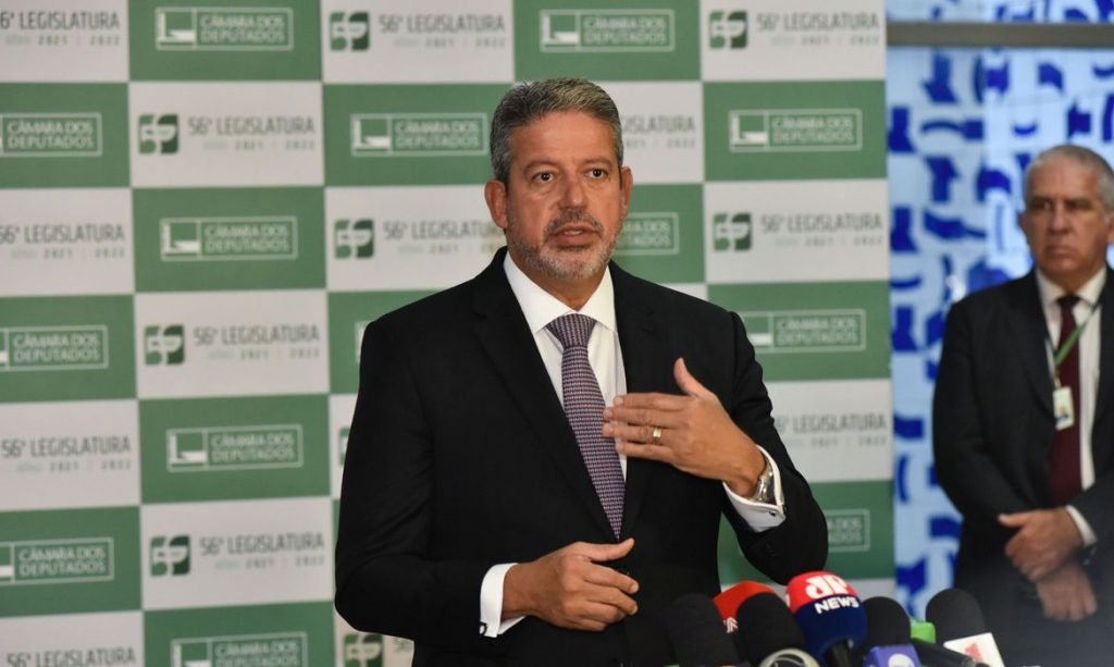 Petistas preveem que Lira vai “endurecer” com governo Lula se reeleito