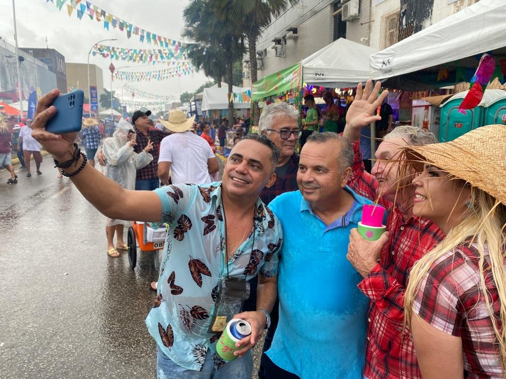 Allyson Bezerra recebe Rogério Marinho e Fábio Dantas na abertura do Mossoró Cidade Junina