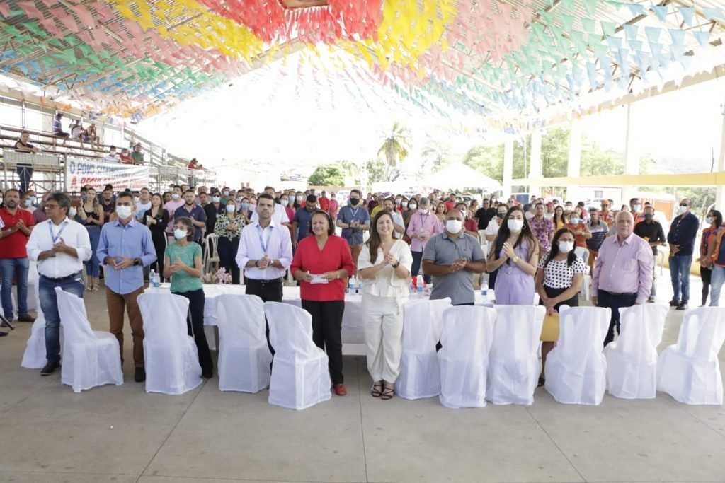 Governadora entrega 40 títulos de Regularização Fundiária em Sítio Novo