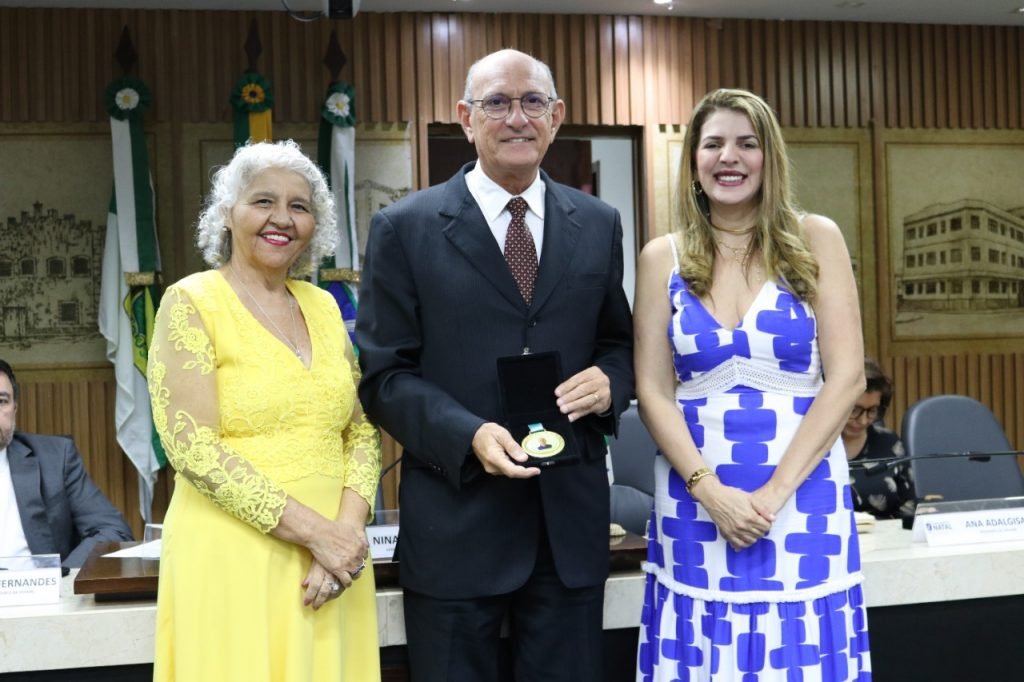 Por constante atuação na área ambiental, Roberto Serquiz é homenageado na Câmara com a Comenda Cícero Onofre