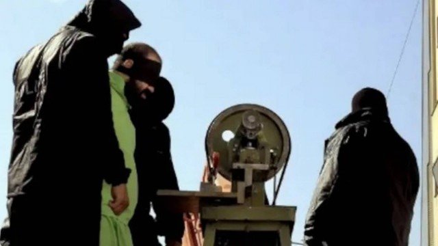 Prisão do Irã instala guilhotina para amputar dedos de condenados por roubo, e ONU chama método de ‘desumano’