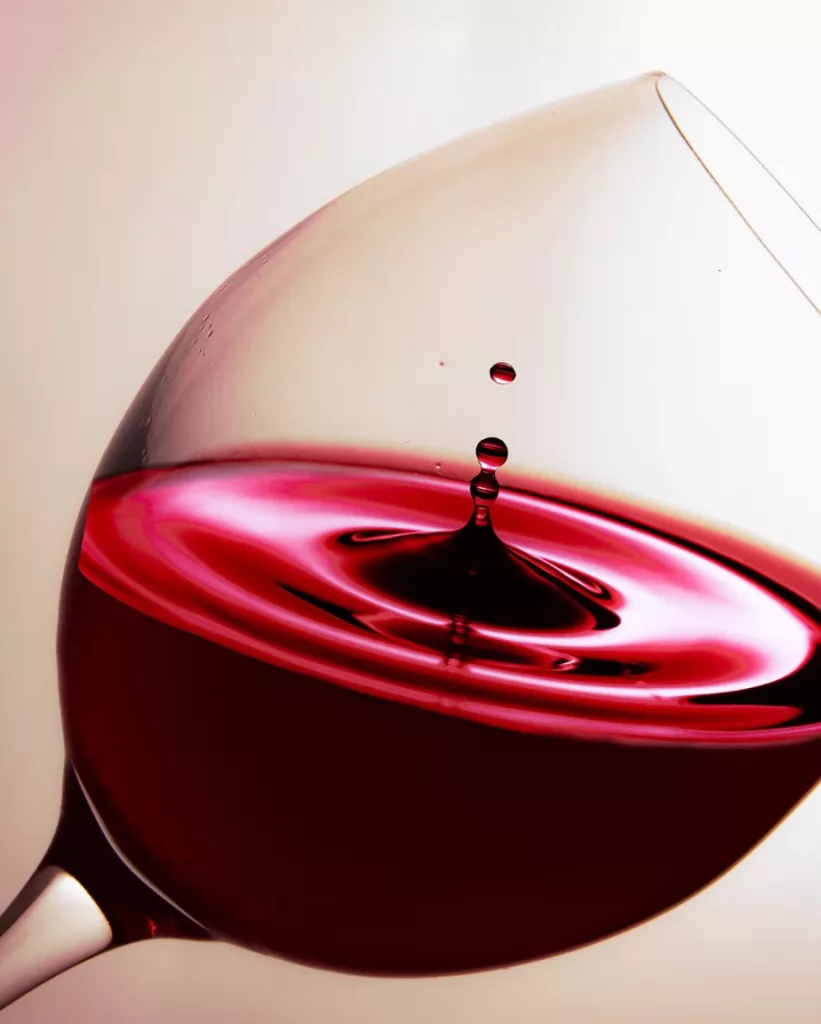 Consumo moderado de vinho remodela flora intestinal e beneficia coração, diz estudo