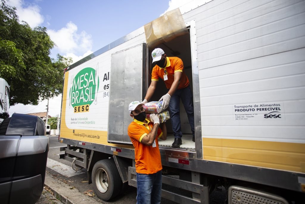 Mesa Brasil Sesc fará a entrega de 6,5 toneladas de alimentos para desabrigados da Grande Natal
