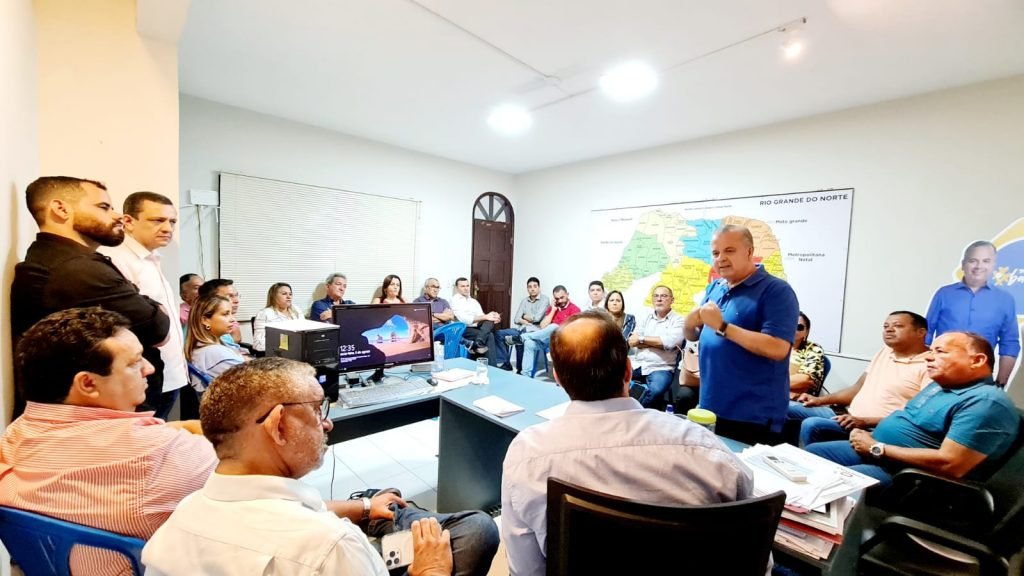 Rogério Marinho recebe apoio do prefeito de Macaíba e de 16 dos 17 vereadores da cidade