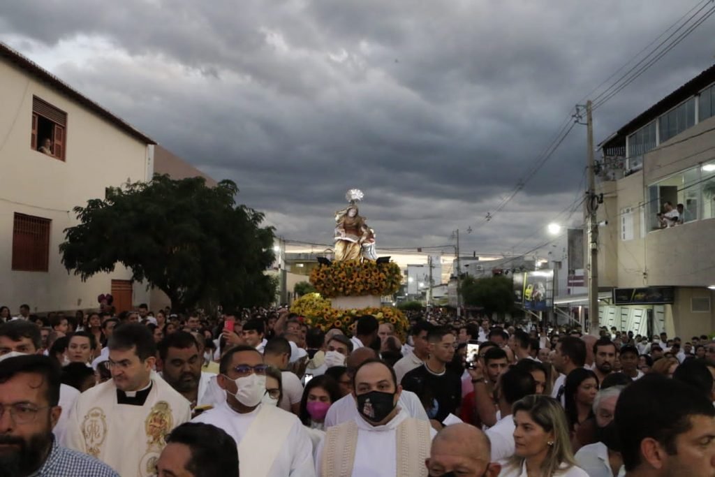 Em Caicó, encerramento da Festa de Sant’Ana reúne 60 mil fiéis