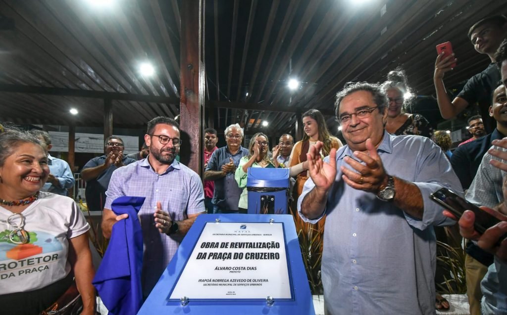 Prefeitura entrega reforma da Praça do Cruzeiro