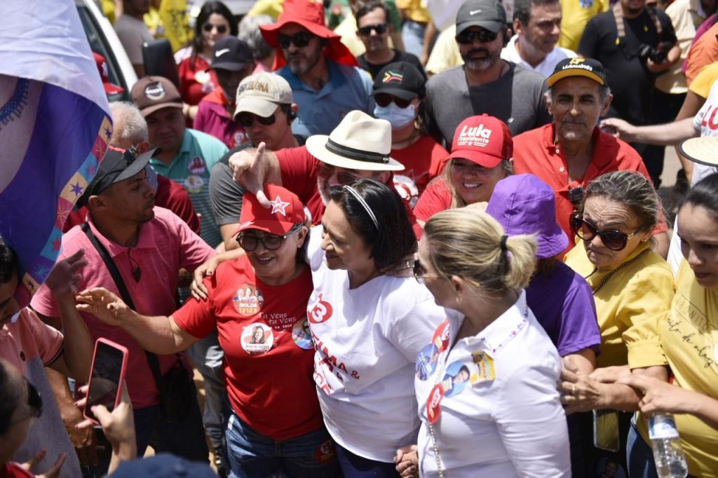 Governadora Fátima reúne apoiadores em caravana por Baraúna, Areia Branca e Grossos