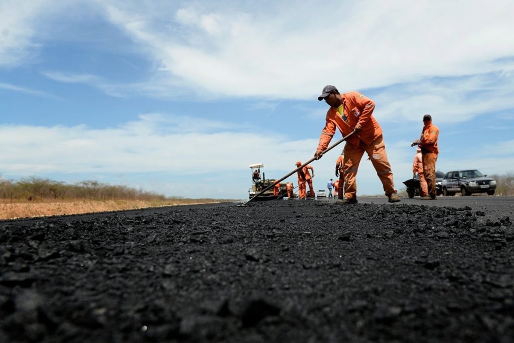 Governo abre processo licitatório para reconstruir rodovia de acesso a Guamaré