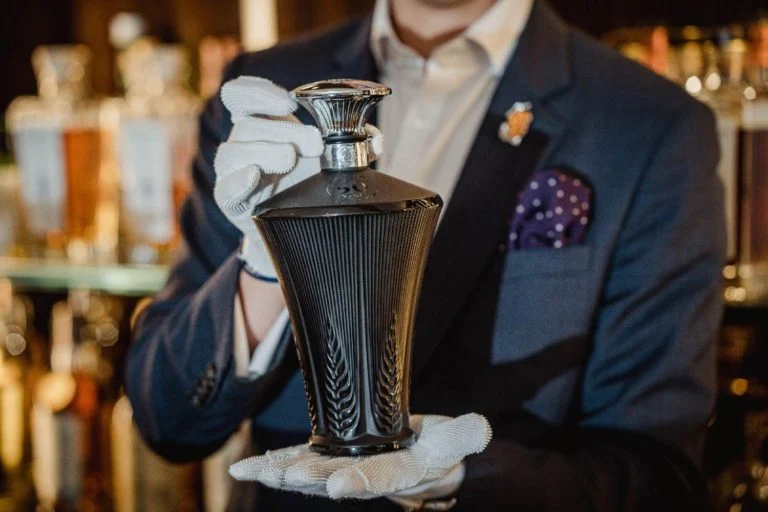 Primeira destilaria escocesa do mundo põe à venda uísque de R$ 240 mil