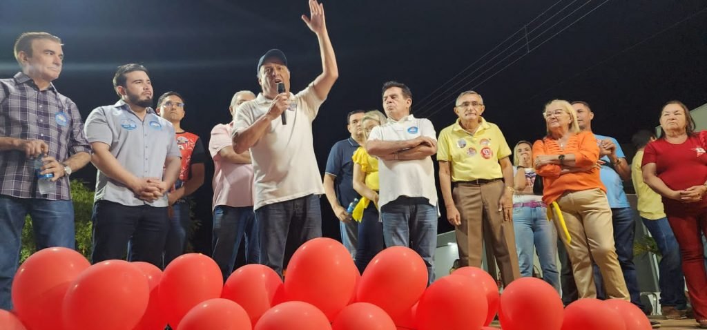 Paulinho Freire percorre 10 municípios em 2 dias e avança no interior