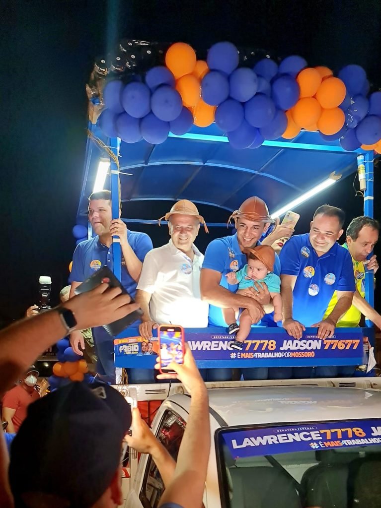 Rogério Marinho, Fábio Dantas e Allyson Bezerra promovem passeata em Mossoró