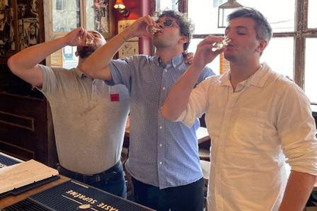 Britânico diz ter batido recorde mundial: bebeu em 67 bares em 17 horas