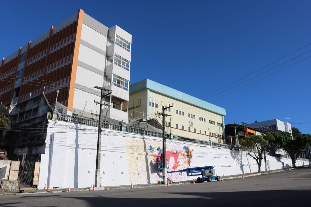 Muro do Sesc Cidade Alta passa por intervenção urbana com grafite