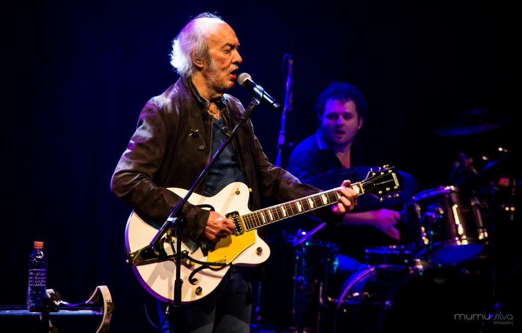 Assessoria nega morte de Erasmo Carlos; artista segue internado em hospital