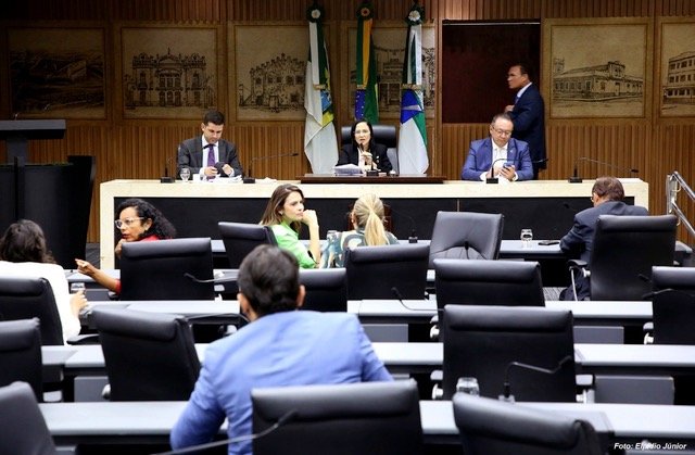 Câmara de Natal aprova projetos de lei voltados para cuidados com crianças