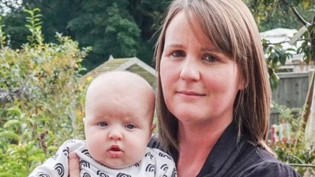 Inglesa é impedida de amamentar em museu: ‘consumo de comida e bebida não é permitido’