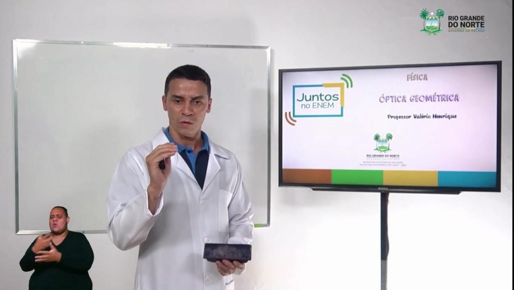 Aulões na TV levam conteúdo preparatório do Enem a estudantes