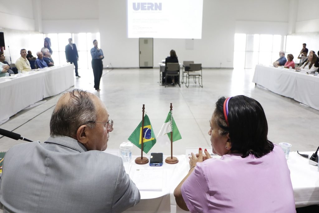 Governo solicita emendas ao OGU para novo hospital e para reestruturar estradas