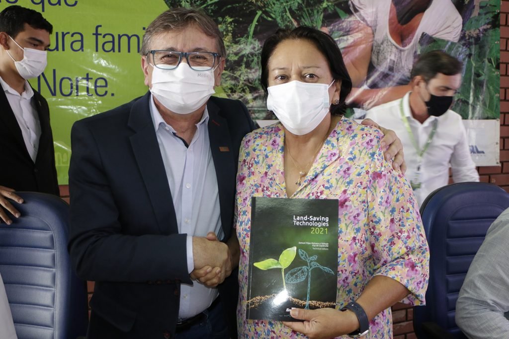 Governo firma parceria com Embrapa para ampliar Algodão Ecológico Potiguar