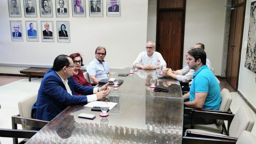 Gestão da UFRN e do Huol-Ebserh discutem retomada integral dos atendimentos