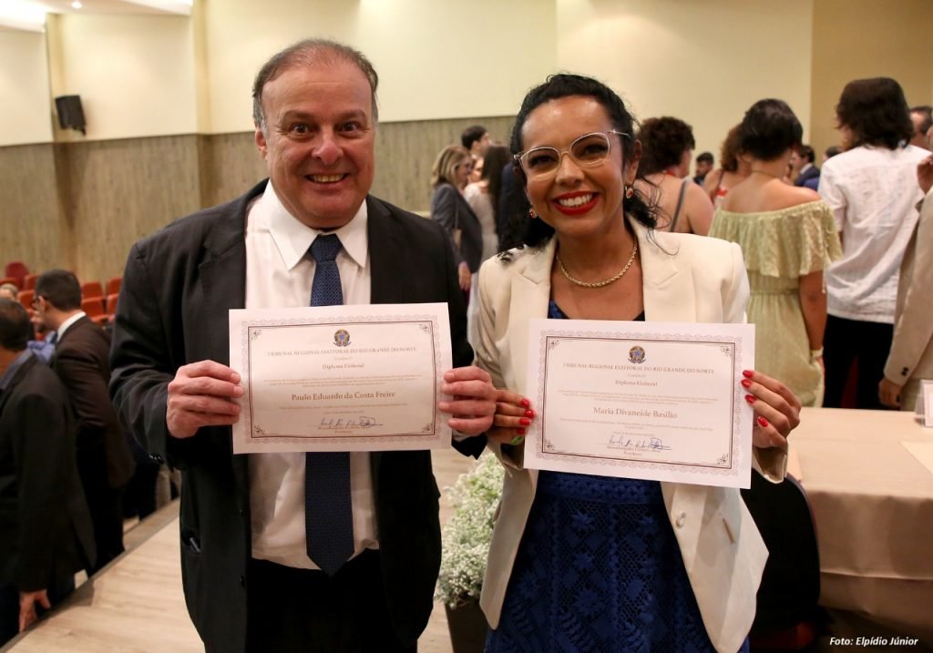 Vereador Paulinho Freire e vereadora Divaneide Basílio são diplomados pelo TRE/RN