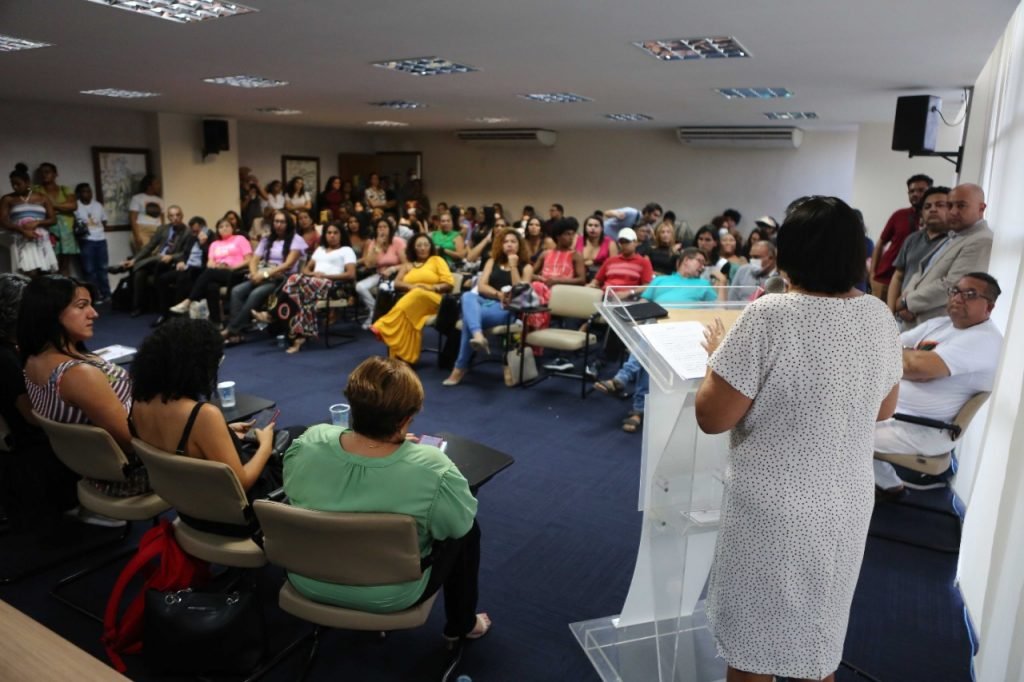 Governo assina Termo de Compromisso para bolsistas incluídos no Programa Estadual Transcidadania