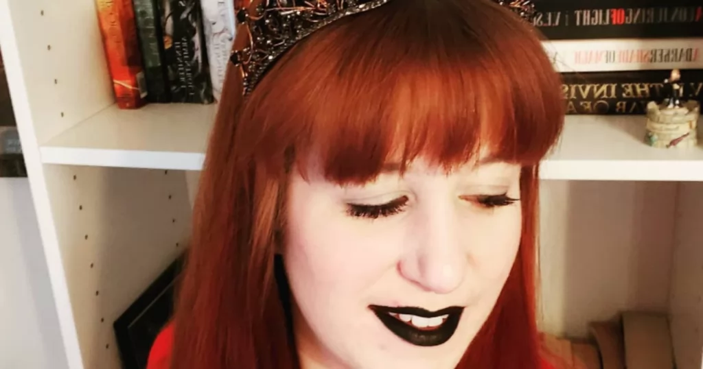 Ninguém aparece na sessão de autógrafos e autora ganha apoio de grandes escritores