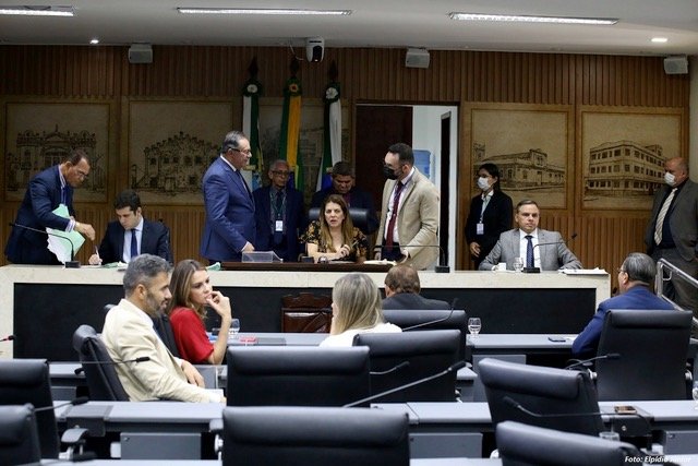 Câmara de Natal derruba quatro vetos do Executivo