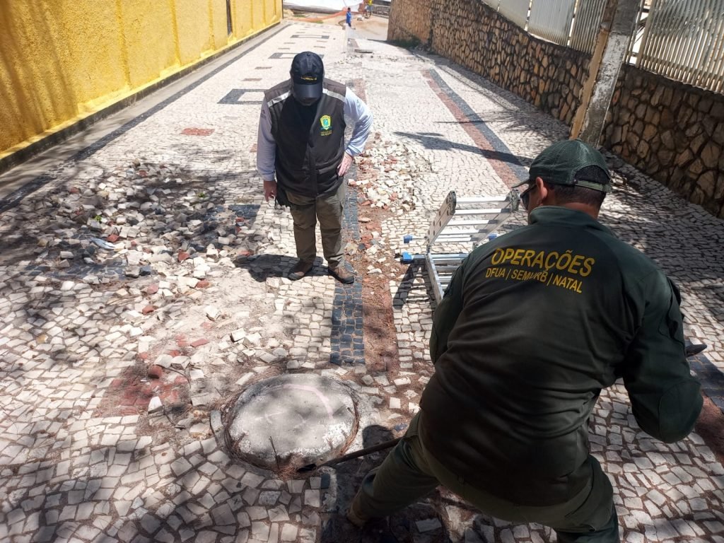 Hotel em Ponta Negra é notificado por despejo de efluente que chegava até a orla