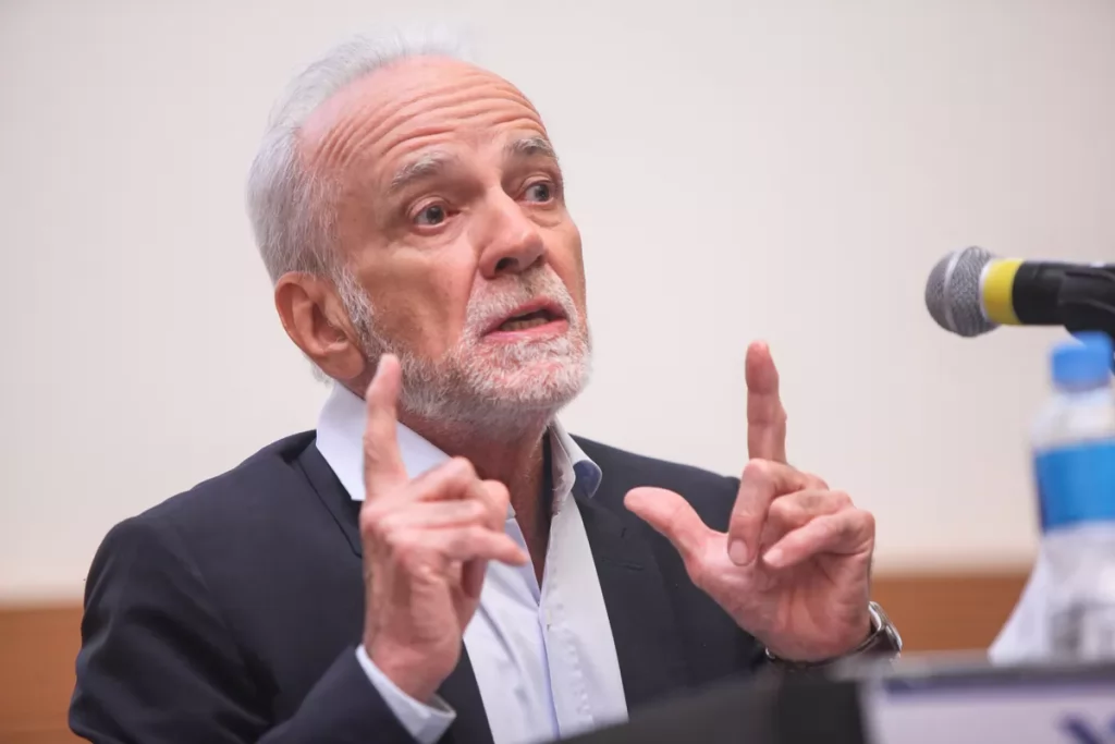 André Lara Resende, cotado pelo PT para o Banco Central, confessa sonegação e contrabando