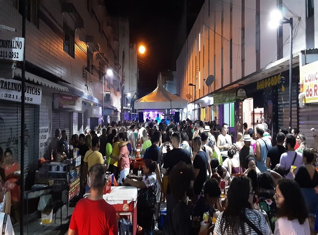 Semurb interdita evento sem autorização e notifica bares por uso indevido de área pública