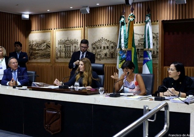 “Botão de Alerta” para as escolas é aprovado na Comissão de Justiça