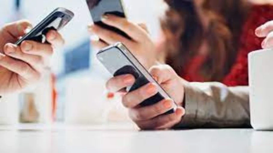 Dependência digital atinge pais e filhos