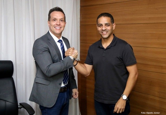 Presidente Eriko Jácome assina convênio para TV Câmara Natal retransmitir conteúdo da TV Câmara Parnamirim