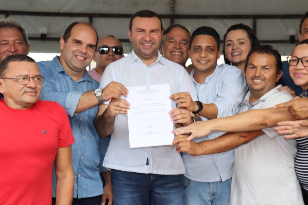 Prefeito Emídio Jr. assina ordem de serviço para reforma geral do Mercado Público Municipal