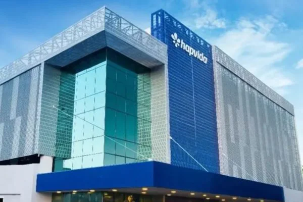 Queda livre: Hapvida derrete e valor de mercado cai pela metade